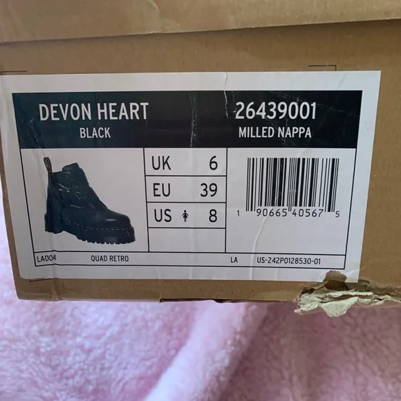 Womens Dr. Martens Devon Hearts Quad Boot - Black SIZE 8 - Picture 4 of 6